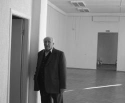 Абрам Рабкин в бобруйском выставочном зале. Один из последних снимков. Фото Алеся Красавина.