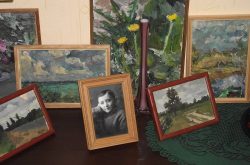 В квартире вдовы Нины Королевой.