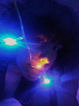 Посмотрите хоть на какую прелесть подписаны