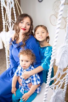 Диана с детьми Викторией и Марком. Фото Ольги Стешиц