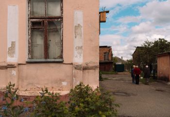 Во дворике на углу Бахарова и Социалки. Фото: Татьяна Удодова basin 01