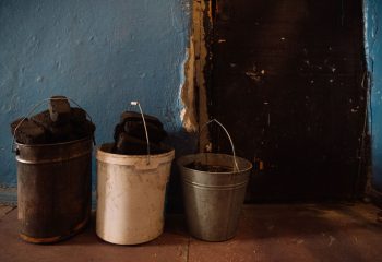 В доме на углу Бахарова и Социалки. Фото: Татьяна Удодова basin 06