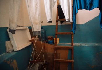 В доме на углу Бахарова и Социалки. Фото: Татьяна Удодова basin 2