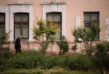 Во дворике на углу Бахарова и Социалки. Фото: Татьяна Удодова basin 6