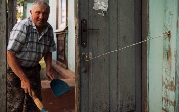 Двор 4-й. Маруся, Витя и вечная молодость