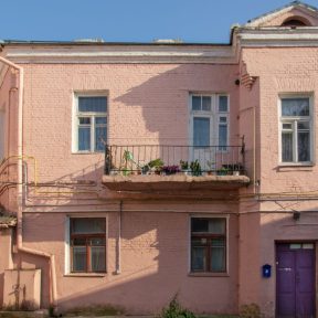 Двор 5-й. В поиске машины времени