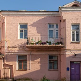 Адрес двора: Социалистическая, 91. Фото: Татьяна Удодова Двор 5-й. В поиске машины времени