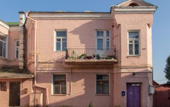 Двор 5-й. В поиске машины времени