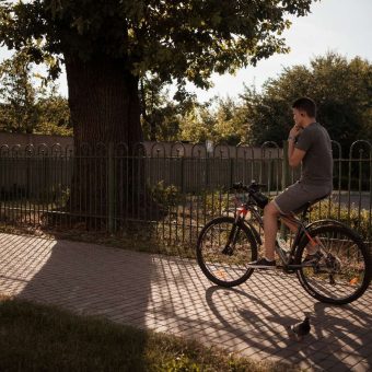 Адрес: Социалистическая, 134a. Фото: Татьяна Удодова Двор 8-й. Дуб возле роддома