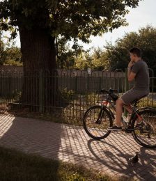 Двор 8-й. Дуб возле роддома