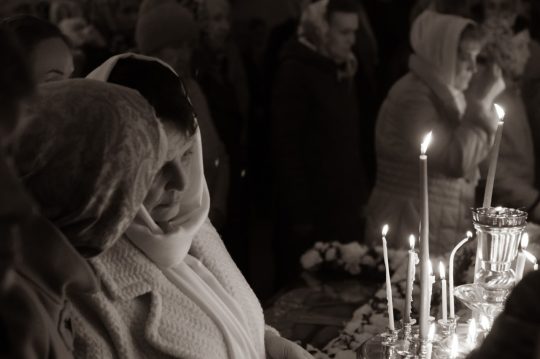 В Бобруйск доставили Благодатный огонь из Иерусалима.