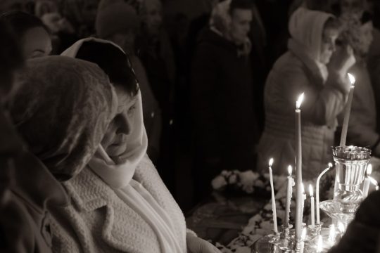 В Бобруйск доставили Благодатный огонь из Иерусалима.