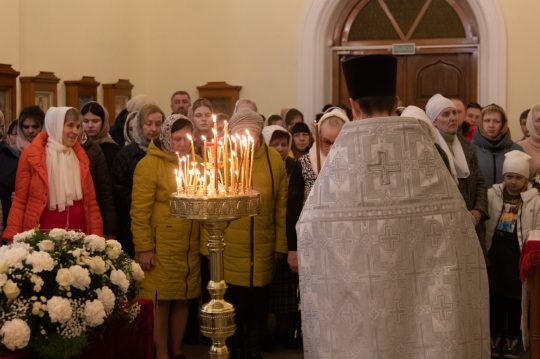 В Бобруйск доставили Благодатный огонь из Иерусалима.