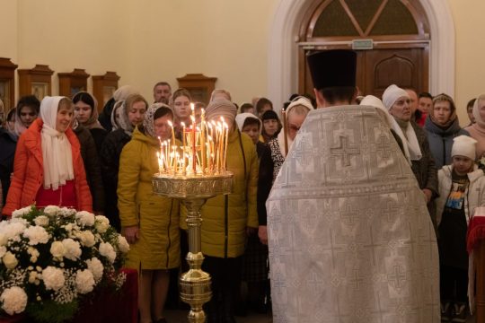 В Бобруйск доставили Благодатный огонь из Иерусалима.