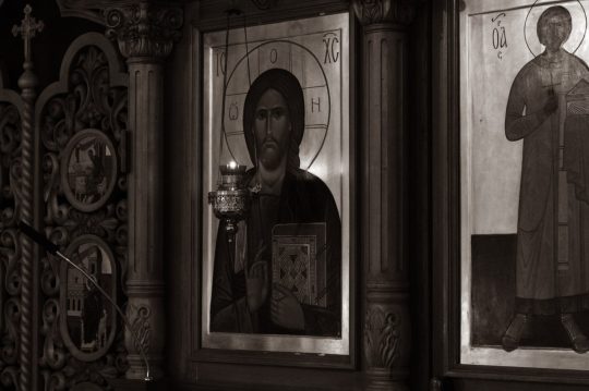 В Бобруйск доставили Благодатный огонь из Иерусалима.