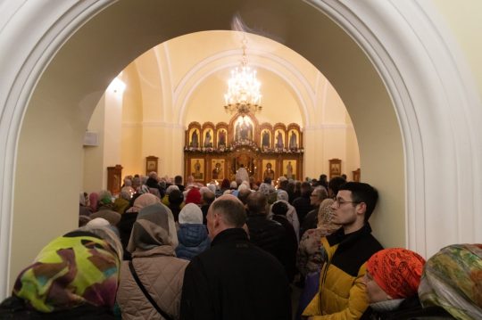 В Бобруйск доставили Благодатный огонь из Иерусалима.