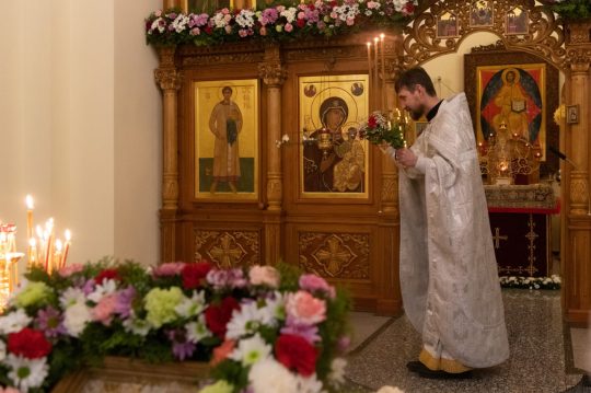 Ночное богослужение в Свято-Иверском храме Бобруйска. Фото: Татьяна Удодова
