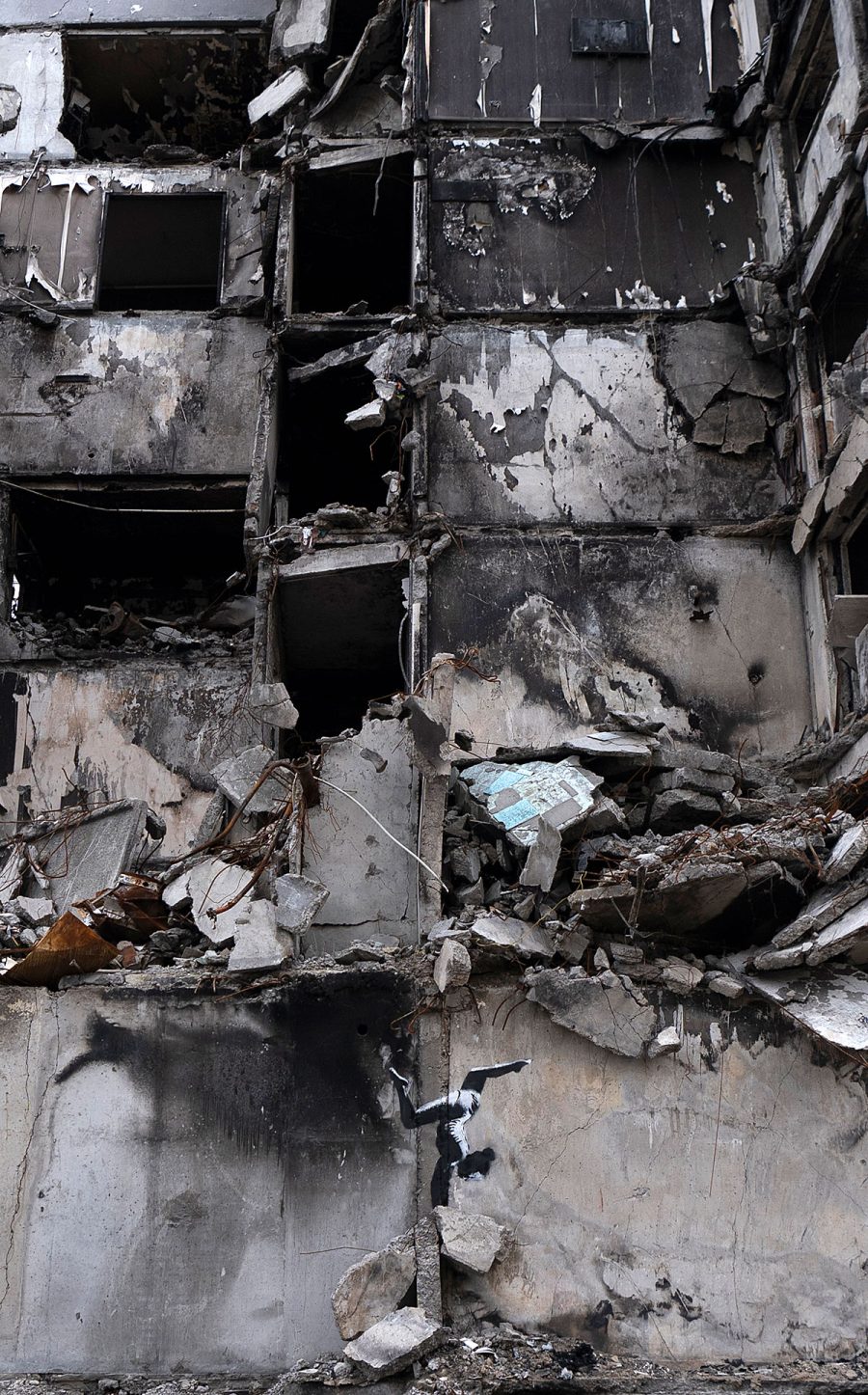 Это было первое граффити в стиле Бэнкси, которое заметили 10 ноября 2022 года, после чего возникли предположения, что британский художник посетил Украину. Фото: banksy.co.uk.