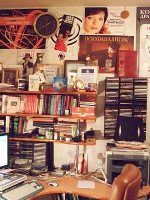 Мои книги, изданные в ЭКСМО и Яузе. И мой первый рабочий кабинет в двухкомнатной хрущевке на Сурганова в Минске