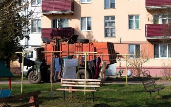 Последние сплетни. Адрес двора: ул. Пушкина, 235. Дата съемки: 08.04.2023. Фото: Татьяна Удодова Фото: Татьяна Удодова