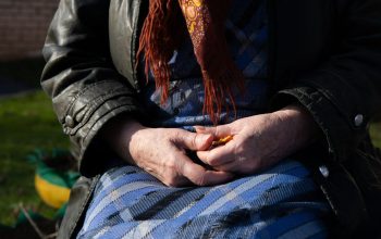 Последние сплетни. Адрес двора: ул. Пушкина, 235. Дата съемки: 08.04.2023. Фото: Татьяна Удодова Фото: Татьяна Удодова