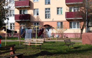 Последние сплетни. Адрес двора: ул. Пушкина, 235. Дата съемки: 08.04.2023. Фото: Татьяна Удодова Фото: Татьяна Удодова