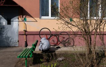 Последние сплетни. Адрес двора: ул. Пушкина, 235. Дата съемки: 08.04.2023. Фото: Татьяна Удодова Фото: Татьяна Удодова