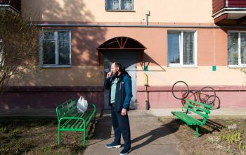 Последние сплетни. Адрес двора: ул. Пушкина, 235. Дата съемки: 08.04.2023. Фото: Татьяна Удодова Фото: Татьяна Удодова