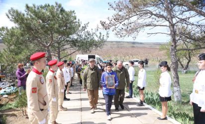 13 апреля 2023 года, село Кочергино Каштановского сельского поселения Бахчисарайского района Крыма. Церемония перезахоронение останков воина Советской армии Федора Игнатьевича Биндюкова. Фото: официальный Телеграм-канал Главы Бахчисарайского района Ольги Урайкиной.