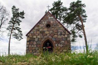 Бобруйский район, Дурыничи (Изюмово), 22 апреля 2023 года. Часовня-усыпальница рода Забелло. Фото: Татьяна Удодова.